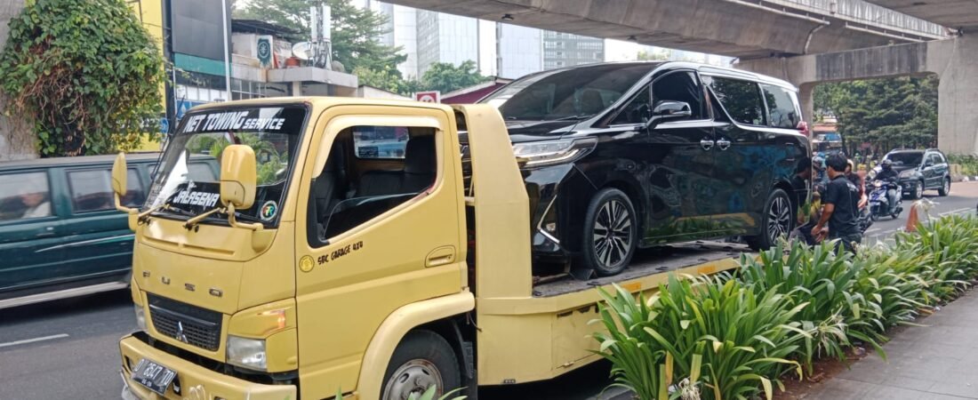 Mobil Mogok di Jalan? Ini yang Harus Dilakukan dan Kapan Harus Memanggil Derek