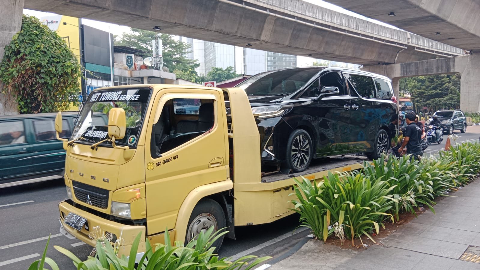 Mobil Mogok di Jalan? Ini yang Harus Dilakukan dan Kapan Harus Memanggil Derek