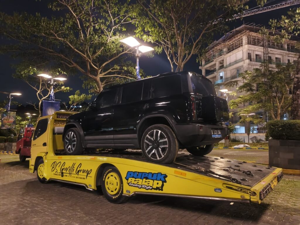 Derek mobil 24 jam membantu kendaraan mogok di jalan